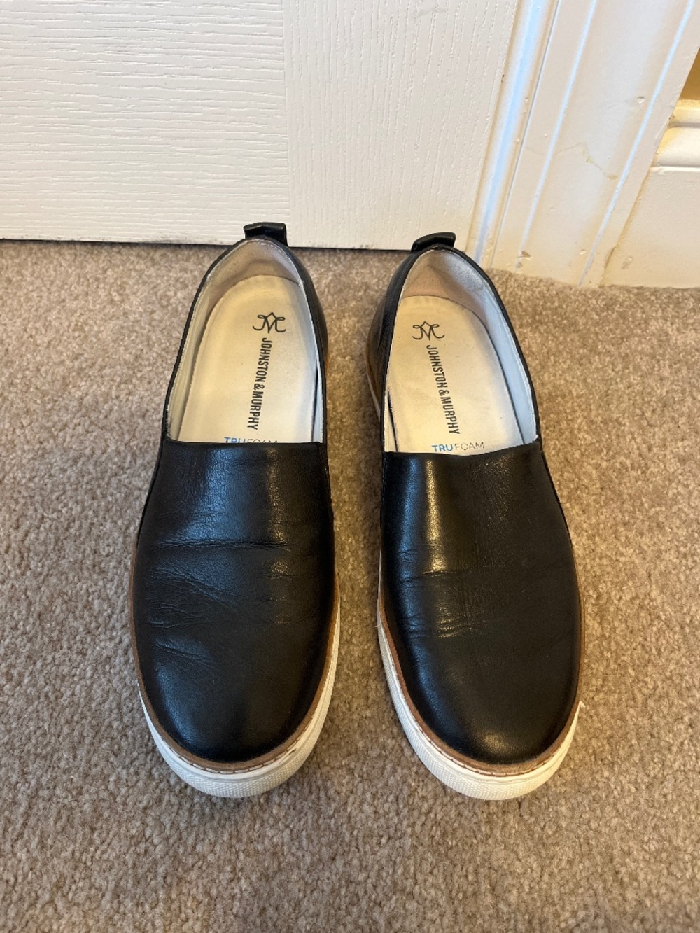 Johnston & Murphy size 7.5 black Trufoam slip ons